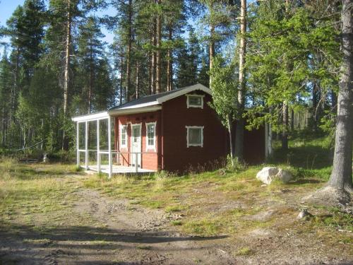 Kleines Ferienhaus in Arvidsjaur mit Garten, Grill und Terrasse